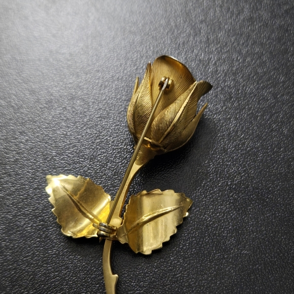 Vtg Feminine Gold Tone Rose Brooch Flower 3D Leaves Branch Stem Dainty Pin - Picture 10 of 10